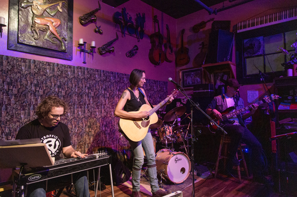 Live Music: Rosa & the Hunters